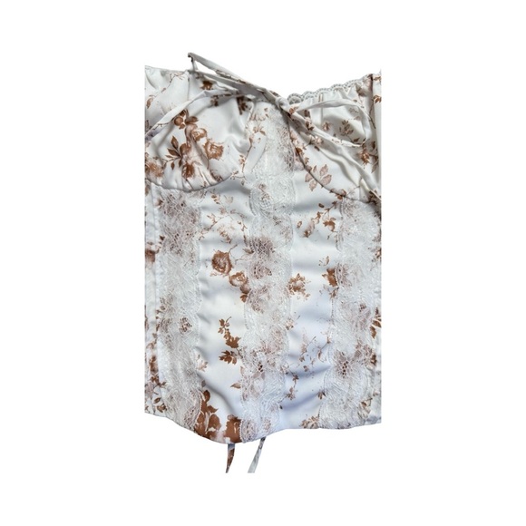 Under the Willow California - Floral Lace Trimmed Women's Top - Picture 5 of 10